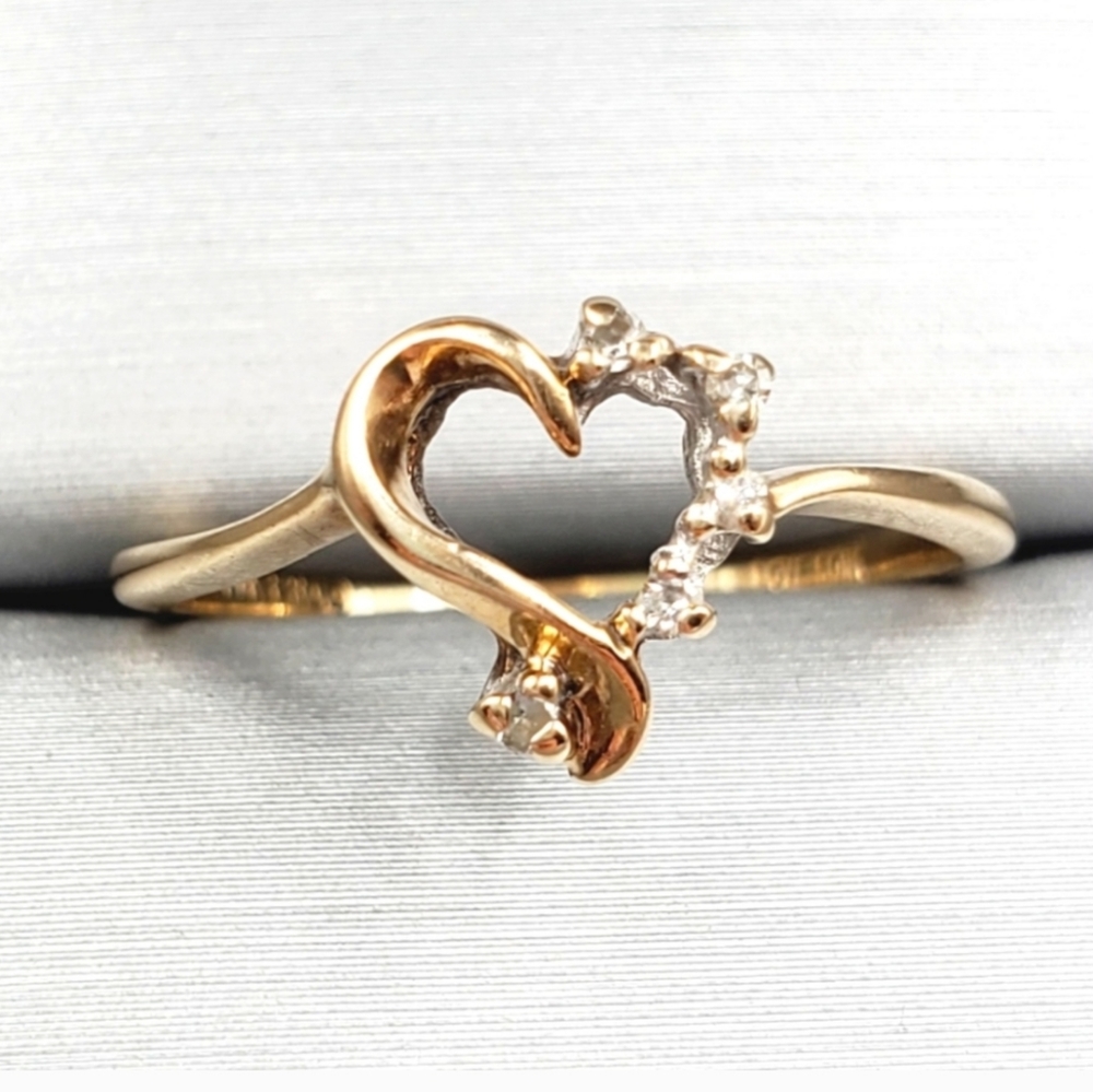 10k Solid Yellow Gold Genuine Round Diamond Heart Ring